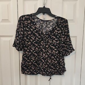 🎊4/$20 // AMERICAN EAGLE OUTFITTERS: Floral Flowy Top